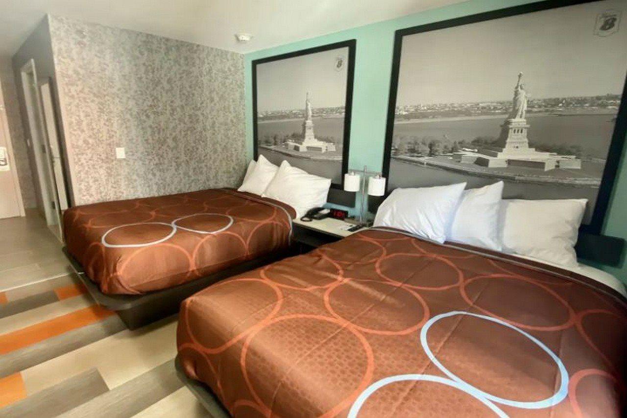 Super 8 By Wyndham Brooklyn Williamsburg Ξενοδοχείο Νέα Υόρκη Εξωτερικό φωτογραφία