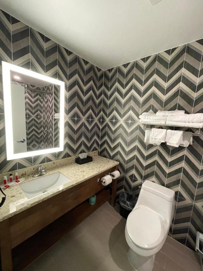 Super 8 By Wyndham Brooklyn Williamsburg Ξενοδοχείο Νέα Υόρκη Εξωτερικό φωτογραφία