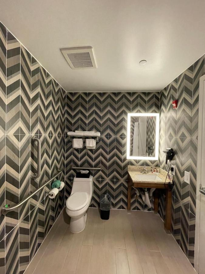 Super 8 By Wyndham Brooklyn Williamsburg Ξενοδοχείο Νέα Υόρκη Εξωτερικό φωτογραφία