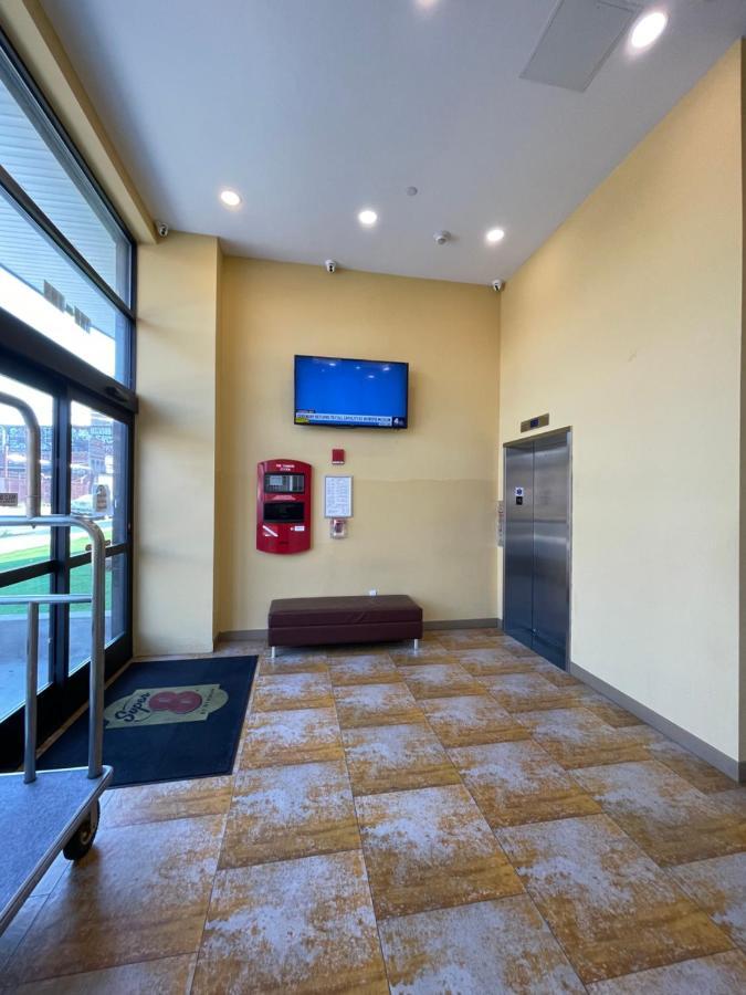 Super 8 By Wyndham Brooklyn Williamsburg Ξενοδοχείο Νέα Υόρκη Εξωτερικό φωτογραφία