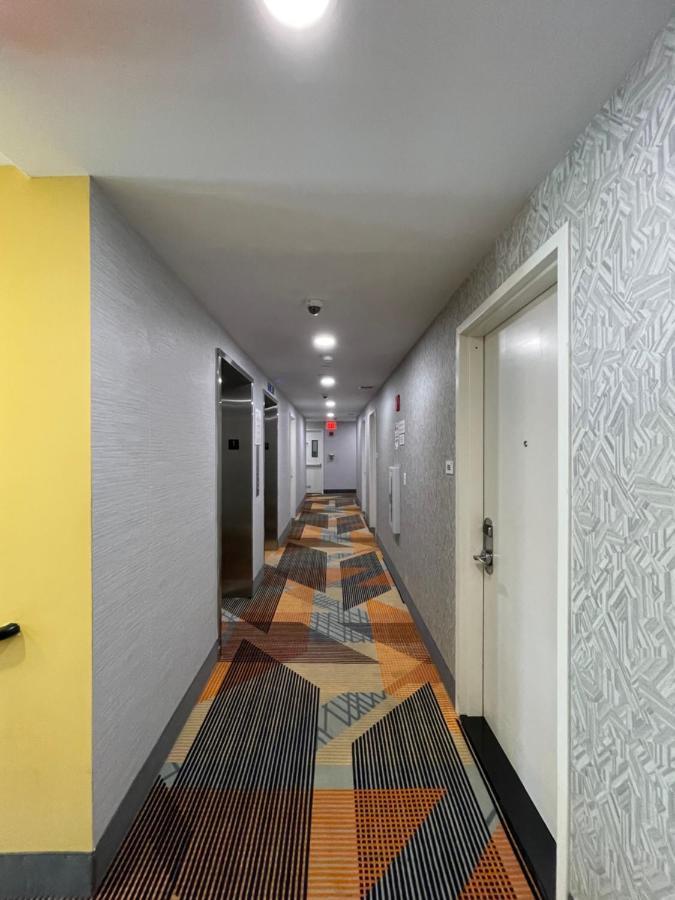 Super 8 By Wyndham Brooklyn Williamsburg Ξενοδοχείο Νέα Υόρκη Εξωτερικό φωτογραφία