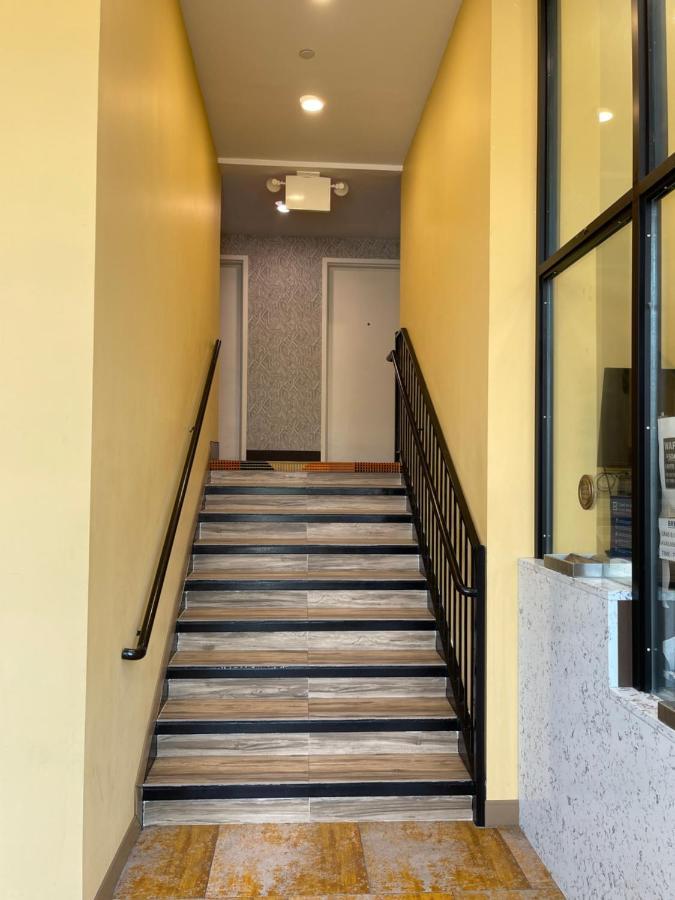 Super 8 By Wyndham Brooklyn Williamsburg Ξενοδοχείο Νέα Υόρκη Εξωτερικό φωτογραφία