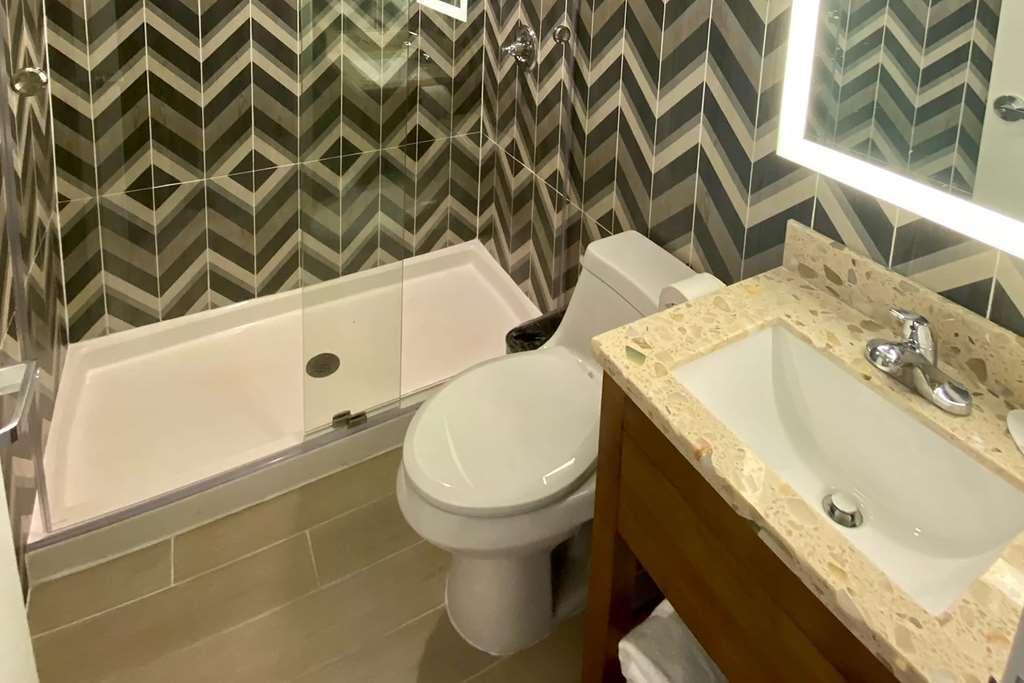 Super 8 By Wyndham Brooklyn Williamsburg Ξενοδοχείο Νέα Υόρκη Εξωτερικό φωτογραφία