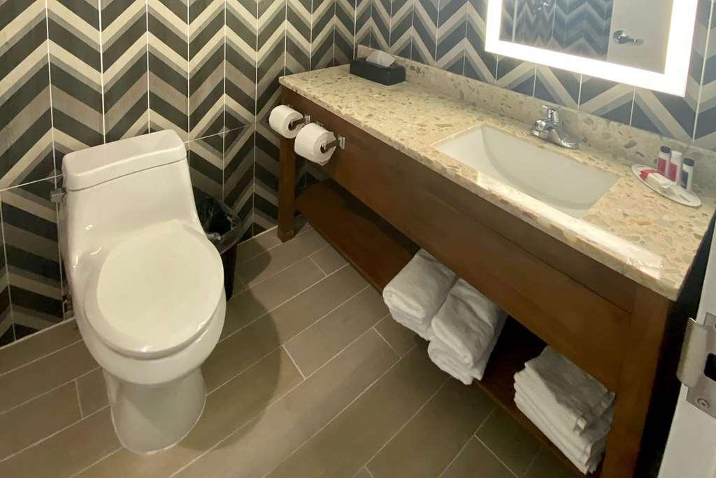 Super 8 By Wyndham Brooklyn Williamsburg Ξενοδοχείο Νέα Υόρκη Εξωτερικό φωτογραφία